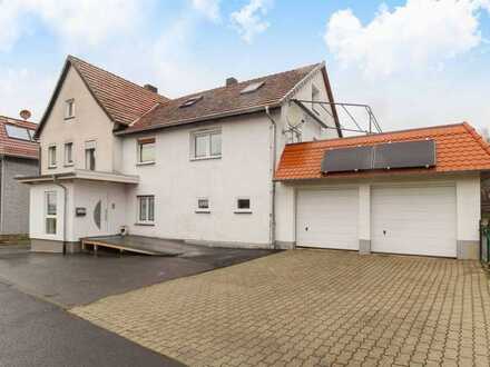 Zweifamilienhaus mit gepflegtem Garten bietet variable Nutzungsmöglichkeiten