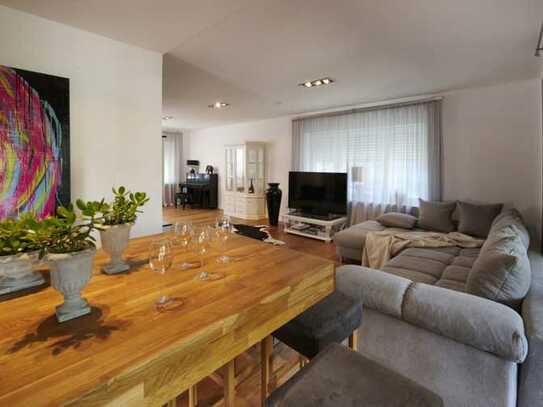 Traumhaftes Zweifamilienhaus mit großem Grundstück und Blick ins Grüne in Bielefeld zu verkaufen!
