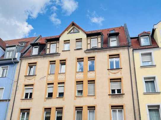 3-Zimmer-Wohnung mit Balkon, 2010 neue Schallschutzfenster mit Rollos, 2 Min. zur U-Bahn Aufseßplatz