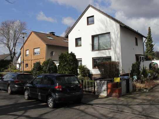 Hausmarke-Imobilien - Einfamilienhaus mit Einliegerwohnung und schönem Garten