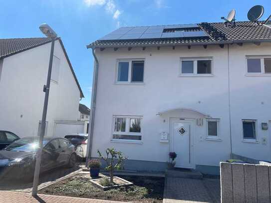 Smart Haus (DHH, KfW60) mit PV & Automatisierung, auf Spielstraße