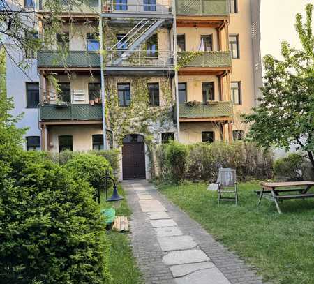 Ruhiges Dachgeschoss mit Südbalkon und Einbauküche
