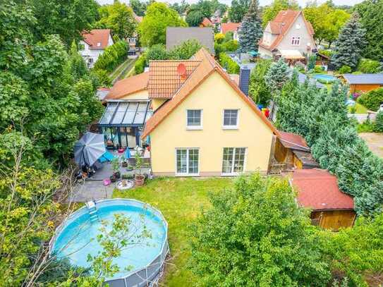 Geräumiges Familienparadies 🏡 mit Pool und Garten - lichtdurchflutet und modern - Baujahr 2006