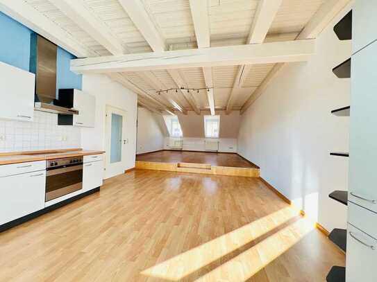 Gemütliche 2-Zimmer-Dachgeschosswohnung mit Maisonette-Charme