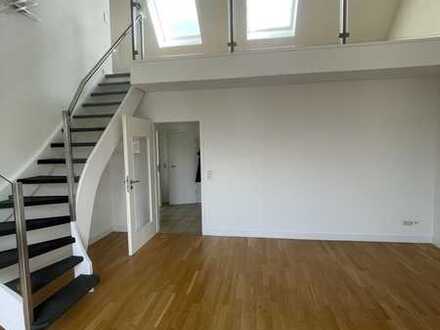Stilvolle 2,5-Zimmer-Galerie-Wohnung mit Balkon und EBK in Meerbusch