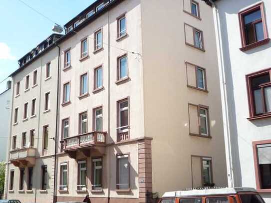 2 Zimmer-Dachgeschosswohnung, zentral in Bockenheim