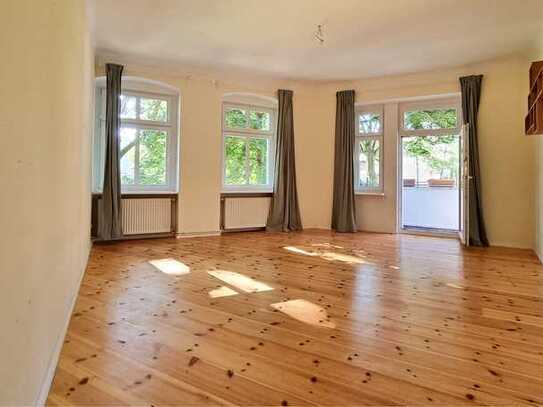 Freie 2-Zimmer-Altbau-Wohnung + große Wohnküche. Dielen, EBK, Balkon! Mariendorf