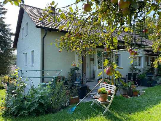 Großzügige Doppelhaushälfte mit schönem Garten in Thalmassing