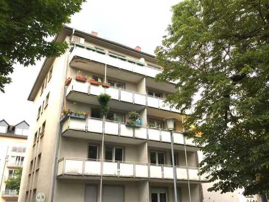 Möblierte 1 Zimmerwohnung mit Balkon und Tageslichtbad