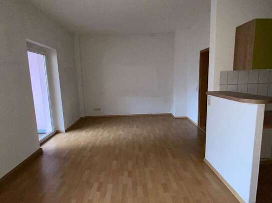 *** 2-Zimmer-Wohnung mit EBK, Wannenbad und Balkon! ***