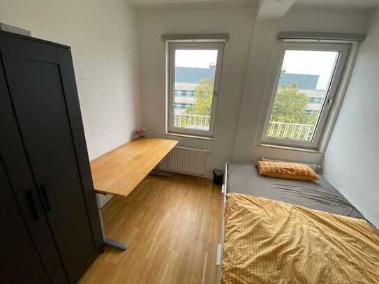 Top Lage, voll möbliertes Penthouse - WG Zimmer