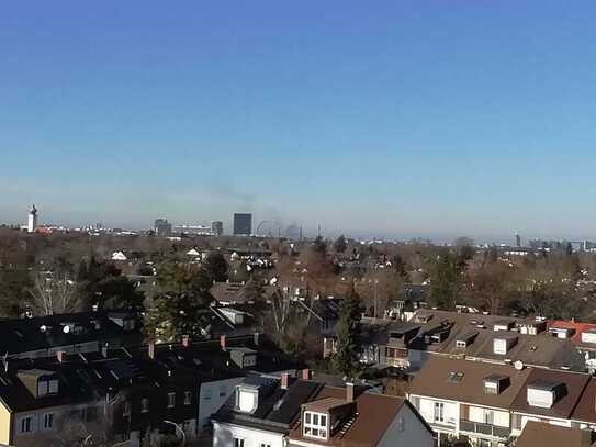 Schöne Aussichten 2025: Helle moderne Wohnung mit herrlichem Blick auf Stadt und Berge