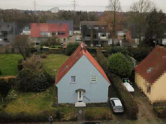 Sanierungsbedürftiges Zweifamilienhaus in ruhiger Lage von Bremen Farge