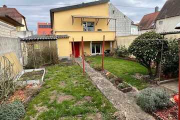 ++ Wohnhaus in Mörlheim mit Dachterrasse, Balkon, Garten und Nebengebäude! ++