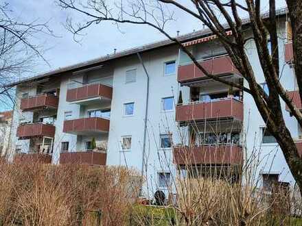 Sehr schöne, helle und sanierte 3 Zimmer Wohnung mit Balkon und Tiefgarage