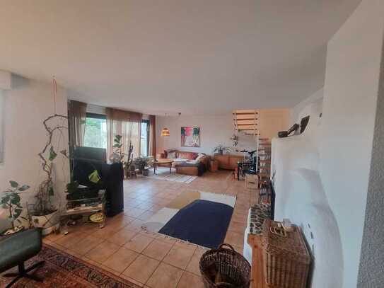 Exklusive 2,5-Zimmer-Maisonette-Wohnung mit Terasse und Balkon, sowie Kaminofen