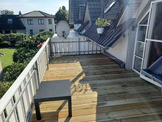 *** Großzügige Dachgeschoss- Eigentumswohnung mit Dachterrasse und Carport !***