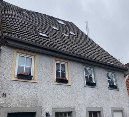 Ein sonniger Eck in der Altstadt von Möckmühl, inklusive Parkplatz