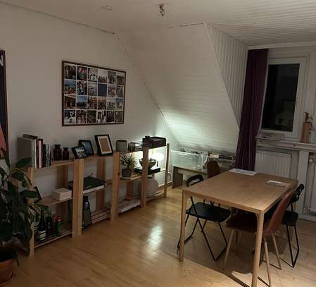 Schöne und vollständig renovierte 2-Zimmer-Dachgeschosswohnung in Mönchengladbach