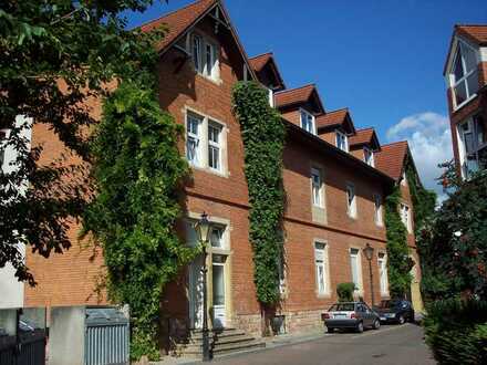 Ruhig gelegene 2 Zimmer-Wohnung im 1.OG mit Balkon und Blick auf den Schloßberg