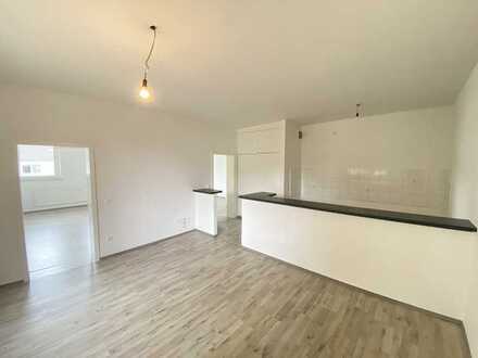 ** Schöne geräumige Wohnung * Frisch renoviert **