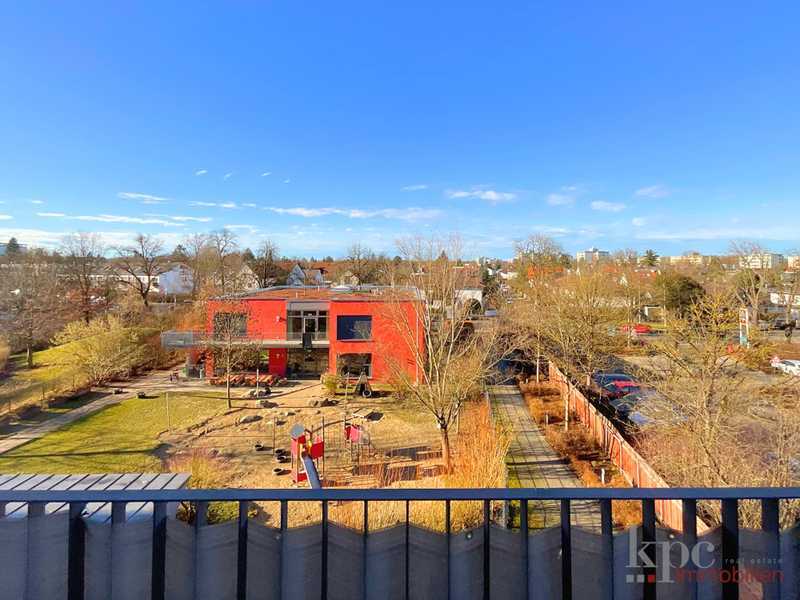 Familienfreundliche 4-Zimmer-Wohnung mit Balkon! EBK! Nähe U6!