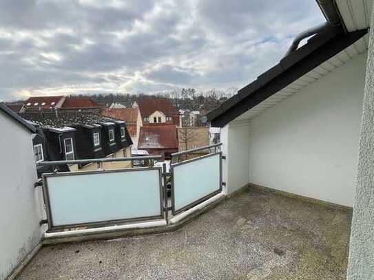 2-Zi.-DG-Wohnung mit Balkon im Zentrum (Außenjalousien)