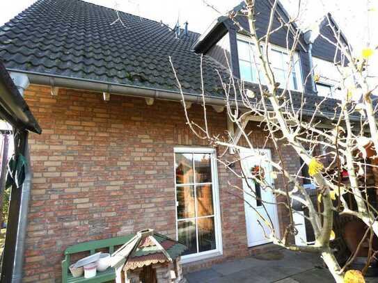 Bieterverfahren! Elegante Doppelhaushälfte mit Carport in Meerbusch - Ilverich.