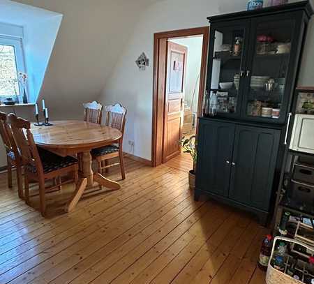 Liebevoll renovierte DG-Wohnung/Altbau nähe Messeplatz /KL