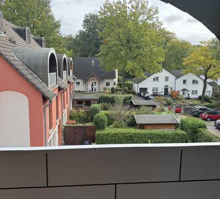 Schöne und vollständig renovierte 2-Raum-Dachgeschosswohnung mit Balkon in Hagen