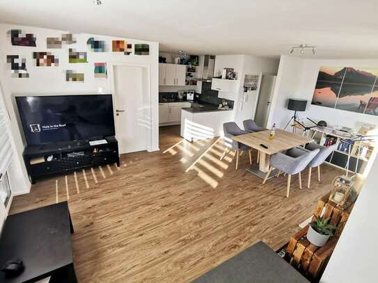 Helle und moderne 3 Zimmer Wohnung (74qm) inkl. Einbauküche, Fußbodenheizung, Stellplatz und Balkon