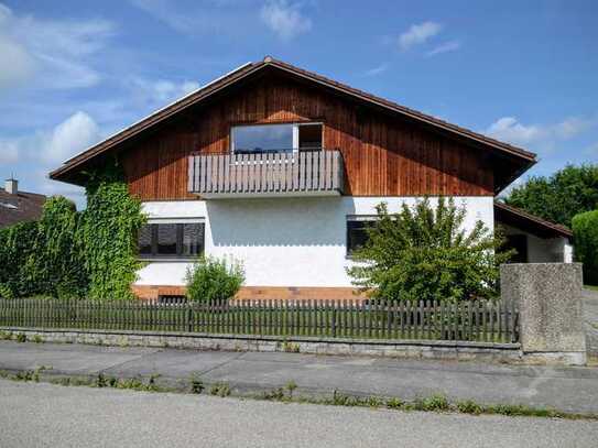 Gepflegte 3-Zimmer-Dachgeschosswohnung mit Balkon und EBK in Jettenbach