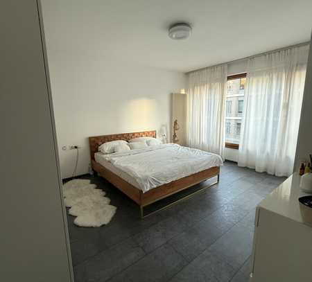 Geschmackvolle 2-Zimmer-Wohnung mit Balkon und Einbauküche in Frankfurt a/M (Westhafen)