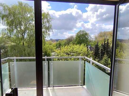 Freie 3 Z.-Wohnung, Balkon mit Weitblick, zentral und ruhig am Rande der Innenstadt, Garage möglich