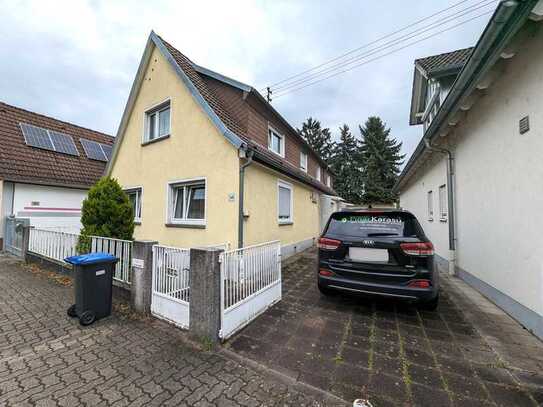 Freistehendes Einfamilienhaus mit Doppelgarage und Scheune sucht Handwerkerfamilie