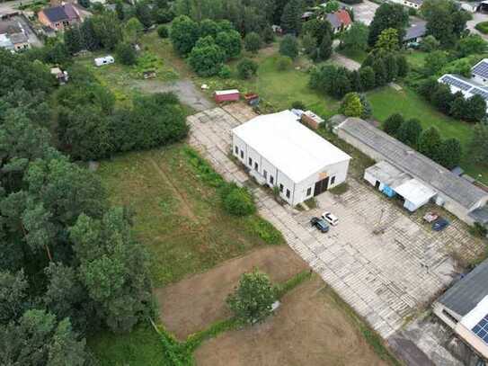 Vielseitige Gewerbeimmobilie mit Werkstatt, Freiflächen, Lager und Sozialtrakt in Schlaitz