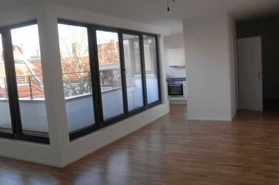 Exklusive, gepflegte 2-Zimmer-Terrassenwohnung mit geh. Innenausstattung mit Balkon und EBK