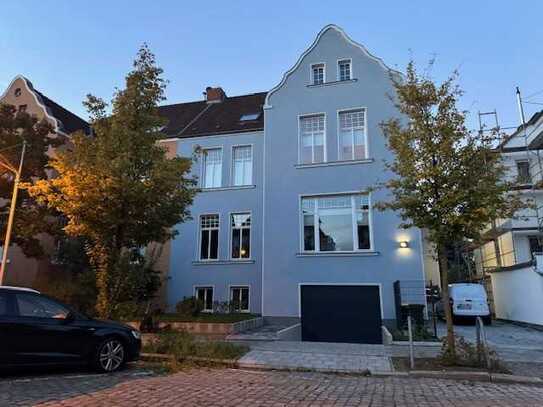 Geschmackvolle, sanierte 3-Raum-Wohnung mit gehobener Innenausstattung mit Einbauküche in Rostock