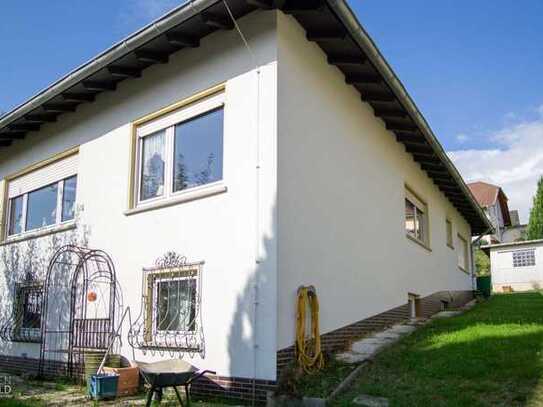 Leben im idyllischen Weinbach – Ihr Traum vom Eigenheim. Winkelbungalow aus den 70er Jahren