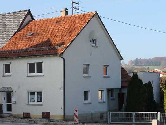 Einfamilienhaus mit Garten und 3 Garagen in ruhiger zentraler Lage mit Potential