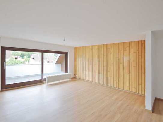 Moderne hochwertige Dreizimmerwohnung mit Dachterrasse, Balkon und Blick ins Grüne