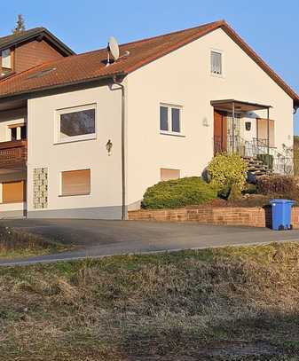 Schöne Haushälfte, in Traumlage mit Balkon und Rasenfläche zu vermieten