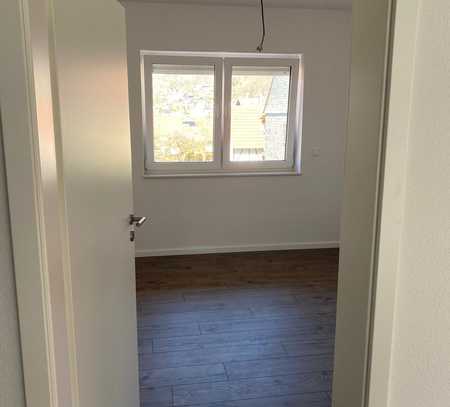 Schöne helle 3 Zimmerwohnung mit Balkon im 1.OG