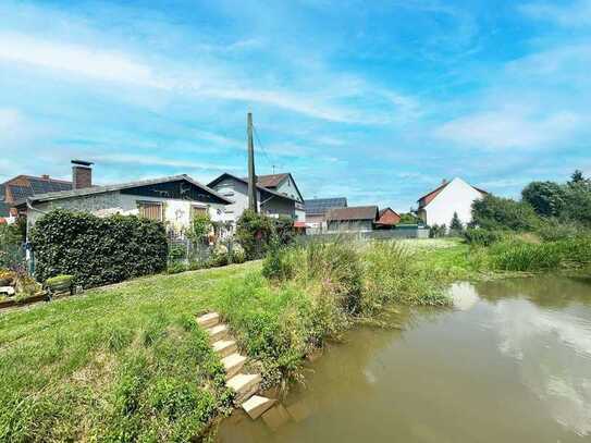 WOHNEN AM FLUSS 🌊 Einfamilienhaus mit riesigem Potential direkt an der Nidda!