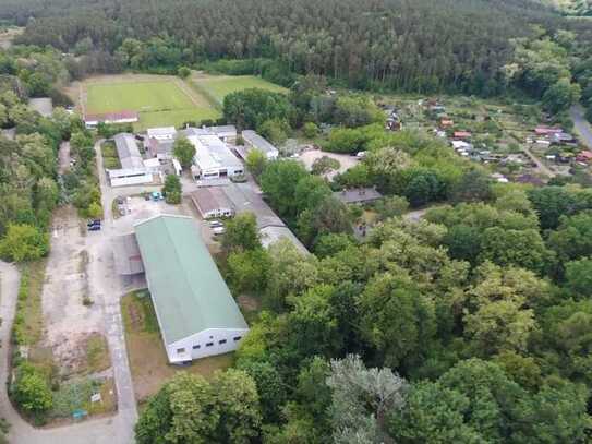 Lagerhalle mit Freiflächen