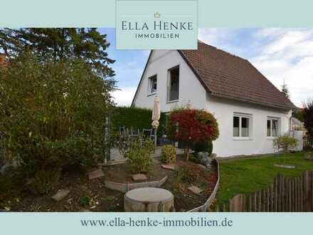 Freistehendes Einfamilienhaus auf über 900m² Grundstück in ruhiger Lage.