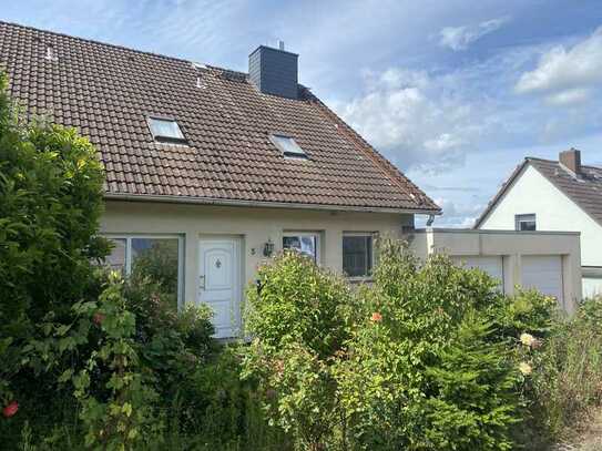 +++ Gepfl. Einfamilienhaus mit Fotovoltaikanlage, EBK, Doppelgarage und Garten in 38170 Ampleben+++