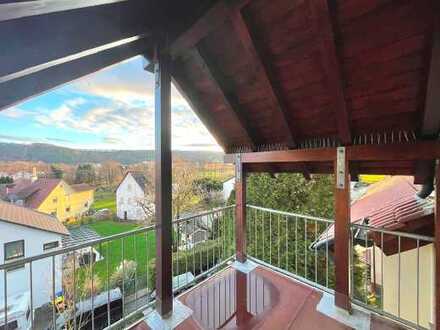 Aussicht genießen! Attraktive 2,5 Zimmer Maisonette Wohnung mit 2x Balkonen + Garage!