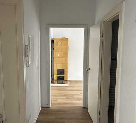 gemüliche 2 Zimmer Wohnung - renovierungsbedürftig !