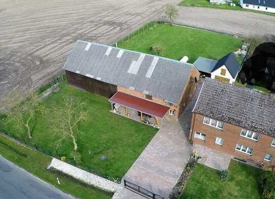 lichtdurchflutete Doppelhaushälfte ca. 170 m² mit Scheune zu verkaufen.